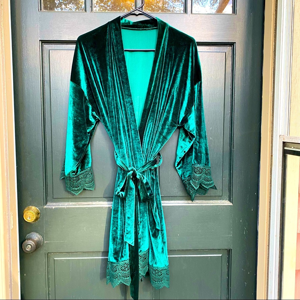 Velevet and Lace Emerald Robe
